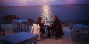 ξυπόλυτος ταβέρνα