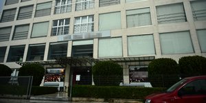 Το κτίριο του κολεγίου στο οποίο άγνωστοι τοποθέτησαν γκαζάκια