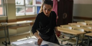 Έκλεισαν οι κάλπες για τις δημοτικές εκλογές στην Τουρκία