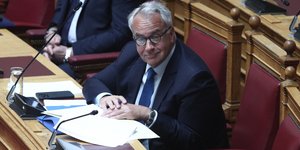 Μάκης Βορίδης βουλη στρογγυλά γυαλια