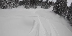 H στιγμή που η χιονοστιβάδα παρασέρνει τους δύο άνδρες στο Ουαϊόμινγκ 