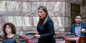 Η Ζωή Κωνσταντοπούλου στην Ολομέλεια της Βουλής 