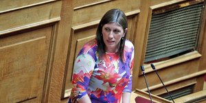 Η Ζωή Κωνσταντοπούλου στη βουλή