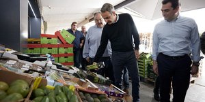 Ο Κώστας Σκρέκας με τον πρωθυπουργό Κυριάκο Μητσοτάκη 