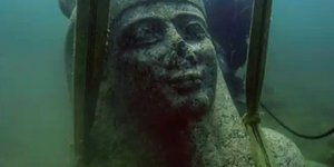 Ένα κολοσσιαίο άγαλμα του αρχαίου θεού Hapy ύψους 5,4 μέτρων βρέθηκε κατά την ανακάλυψη της αρχαίας πόλης