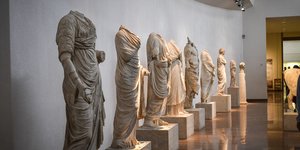 ακεφαλα αγαλματα