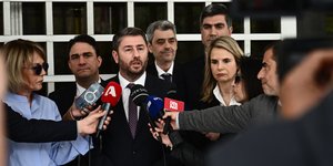 Ο Νίκος Ανδρουλάκης με τους Κώστα Τσουκαλά, Χρήστο Κακλαμάνη, Θανάση Γλαβίνα και Μιλένα Αποστολάκη