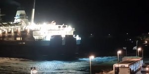 Το πλοίο «ΑΝΕΜΟΣ» στο λιμάνι της Σίφνου