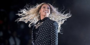 Beyonce μαλλια ανεμιζουν