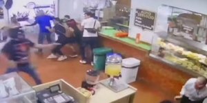 H στιγμή της δολοφονικής επίθεσης κατά του δημοσιογράφου στην Κολομβία