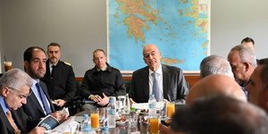 Επίσκεψη ΥΕΘΑ στη Γενική Διεύθυνση Αμυντικών Εξοπλισμών και Επενδύσεων  και στην Γενική Διεύθυνση Πολιτικής Εθνικής Άμυνας και Διεθνών Σχέσεων