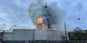 Φωτιά στο παλιό Χρηματιστήριο της Κοπεγχάγης