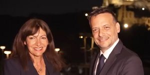 Ο Χάρης Δούκας με την δήμαρχο του Παρισιού