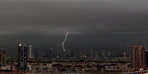 Κεραυνός πάνω από το Ντουμπάι