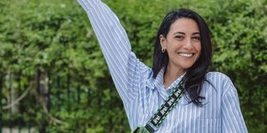 Η Ευγενία Σαμαρά με στιλάτο πουκάμισο από ελληνικό brand 