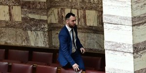 Ο Κωνσταντίνος Φλώρος στη Βουλή