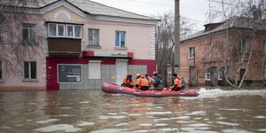 φουσκωτη βαρκα πλημμυρες