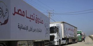Φορτηγά με ανθρωπιστική βοήθεια στη Λωρίδα της Γάζας / AP Photo