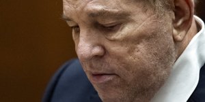 O Χάρβει Γουάινστιν στο δικαστήριο