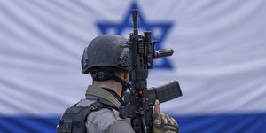 Ισραηλινός αστυνομικός με όπλο