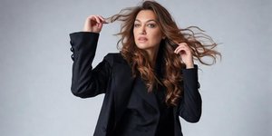 Η Καίτη Γαρμπή «ανέβασε» φωτογραφίες της που έχουν δημιουργηθεί με τη χρήση τεχνητής νοημοσύνης