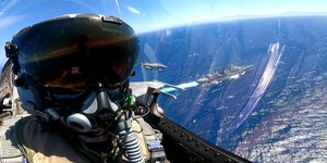 Συνεκπαίδευση ελληνικών F-16 με γερμανική φρεγάτα νοτιοδυτικά της Κρήτης