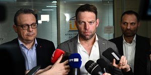 κασσελακης διπλα φαμελλος