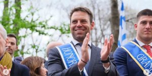 O Στέφανος Κασσελάκης στην παρέλαση στη Νέα Υόρκη