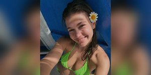 Κλέλια Ανδριολάτου: Η πρώτη εξόρμηση στη θάλασσα με λαχανί μπικίνι -«Συγγνώμη Απρίλη, αλλά μοιάζει με Αύγουστο»