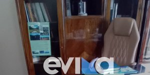 Διέρρηξαν το δημαρχείο της Κύμης