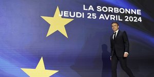 O Εμανουέλ Μαρκόν φτάνει στην αίθουσα του πανεπιστημίου της Σορβόνης / Φωτογραφία: AP