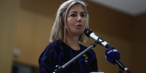 Ζέττα Μακρή με μπλε