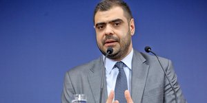 Παύλος Μαρινάκης γκρι σακακι