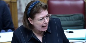 Η Λίνα Μενδώνη στη Βουλή