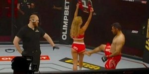 ΜΜΑ αθλητής κλωτσάει ring girl