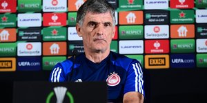 Ο προπονητής του Ολυμπιακού, Χοσέ Λουίς Μεντιλίμπαρ