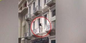 O κλέφτης πηδούσε από μπαλκόνι σε μπαλκόνι