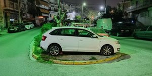 Παρκάρισμα νησίδα