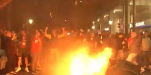 Φλέγεται το Πασαλιμάνι μετά τη πρόκριση του Ολυμπιακού στα ημιτελικά του Coinference