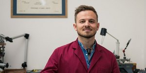 «Δεν χρειάζεται να πείσω κανέναν»: Πώς ένας πρόσφυγας από το Κοσσυφοπέδιο έγινε το μεγαλύτερο όνομα στην ωρολογοποιία