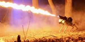 Το ρομποτικό σκυλί με το φλογοβόλο