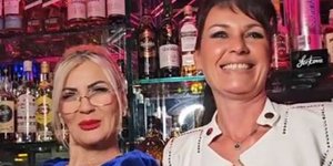 Scorpios Music Bar  Οι δύο φίλες τα ξαναβρήκαν μέσα σε λίγες ώρες