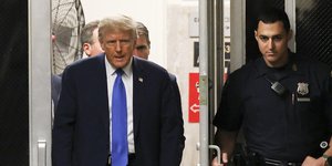 Ο Ντόναλντ Τραμπ φτάνει στο δικαστήριο