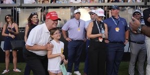 O Τραμπ με κοριτσάκι