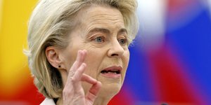 Ουρσουλα φον ντερ Λάιεν δαχτυλα ενωμενα