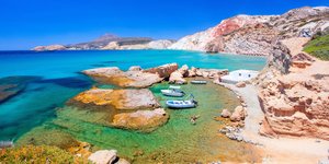 βαρκακια δεμενα στους βραχους