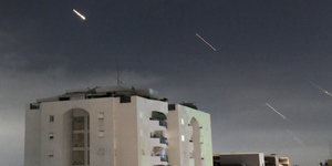 βομβες πανω απο πολυκατοικία