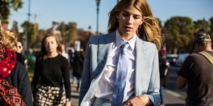 Γυναίκα με μπλε κοστούμι