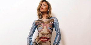 H Zendaya με φόρεμα Σίλια Κριθαριώτη