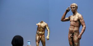 αγαλμα χωρις πατουσες 